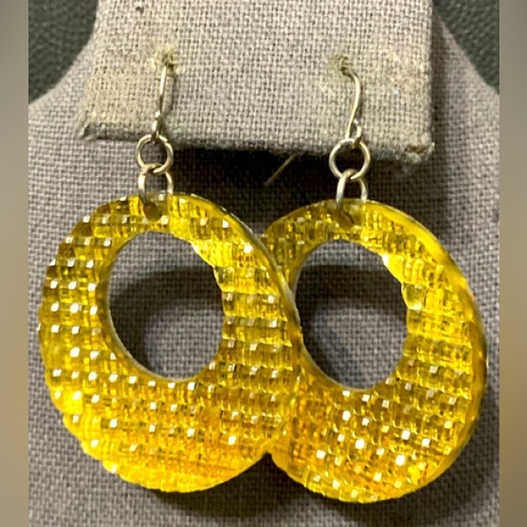 Set of 2 Acrylic Boho Dangling pierced Earrings - Picture 2 of 12